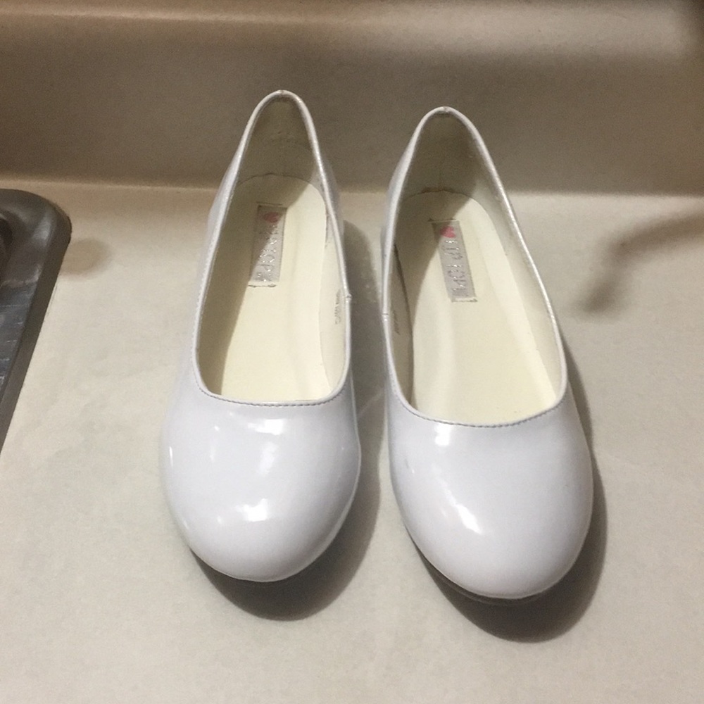 White rhinestones shoes with little scratch